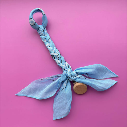 Handgemaakt baby speenkoord babyblauw met houten clip 