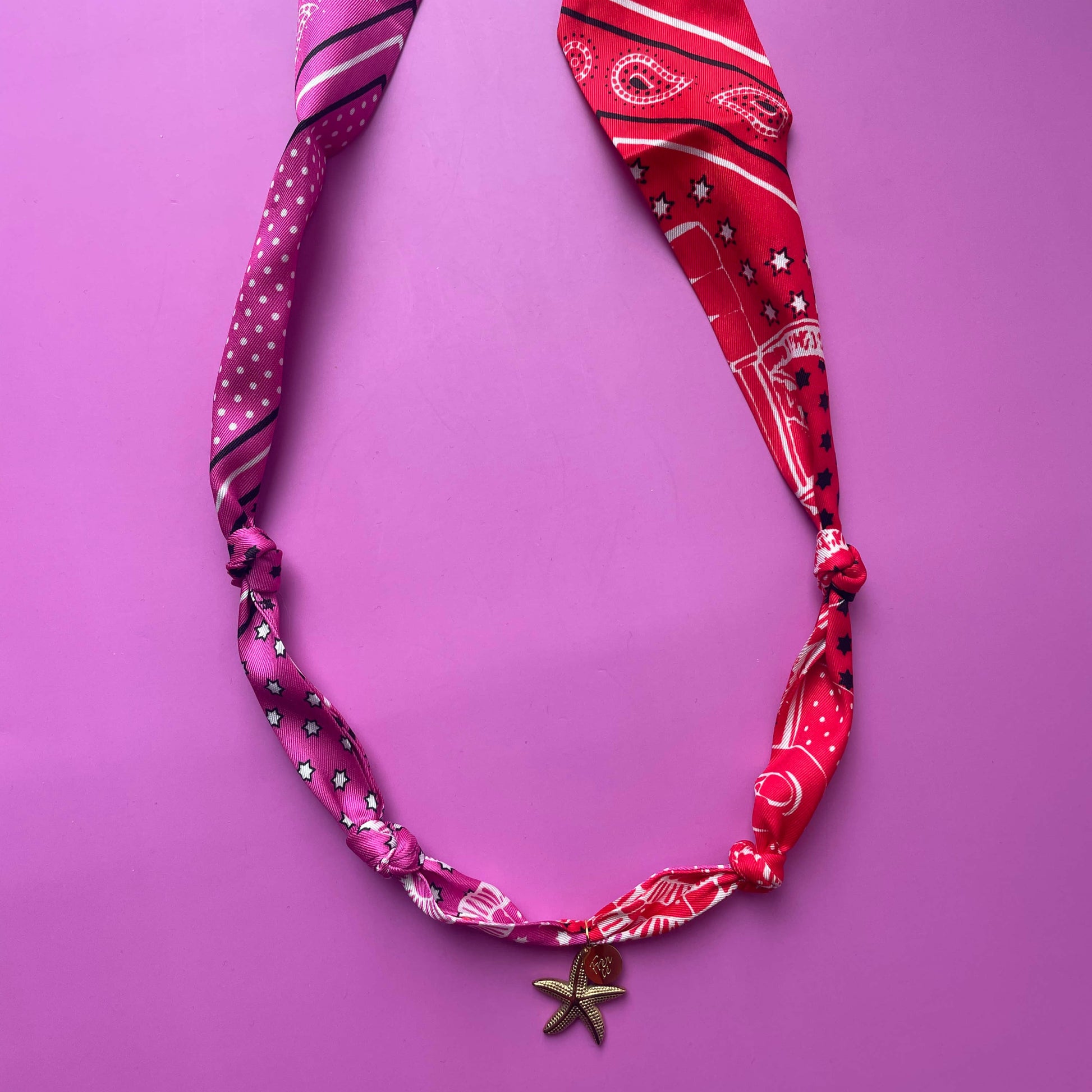 Handgemaakt chocker bandana ketting met gouden zeester bedel