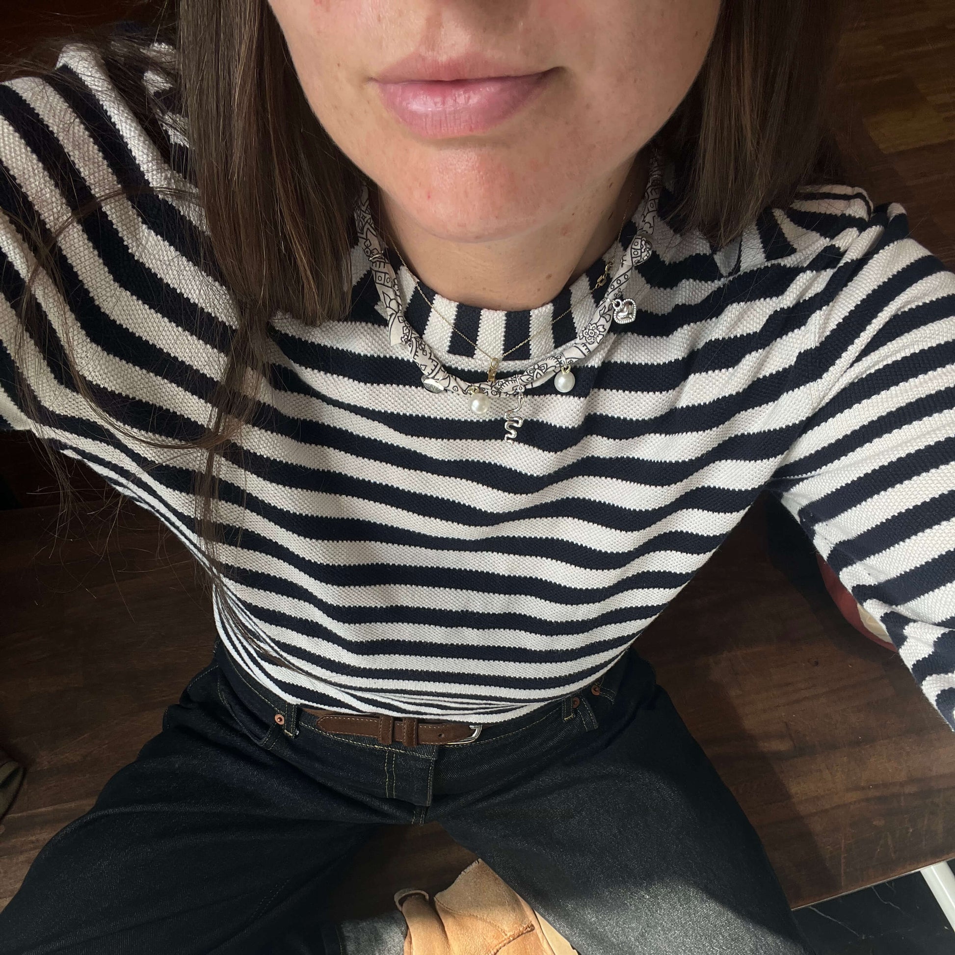 geknoopte bandana ketting met zilveren bedels 