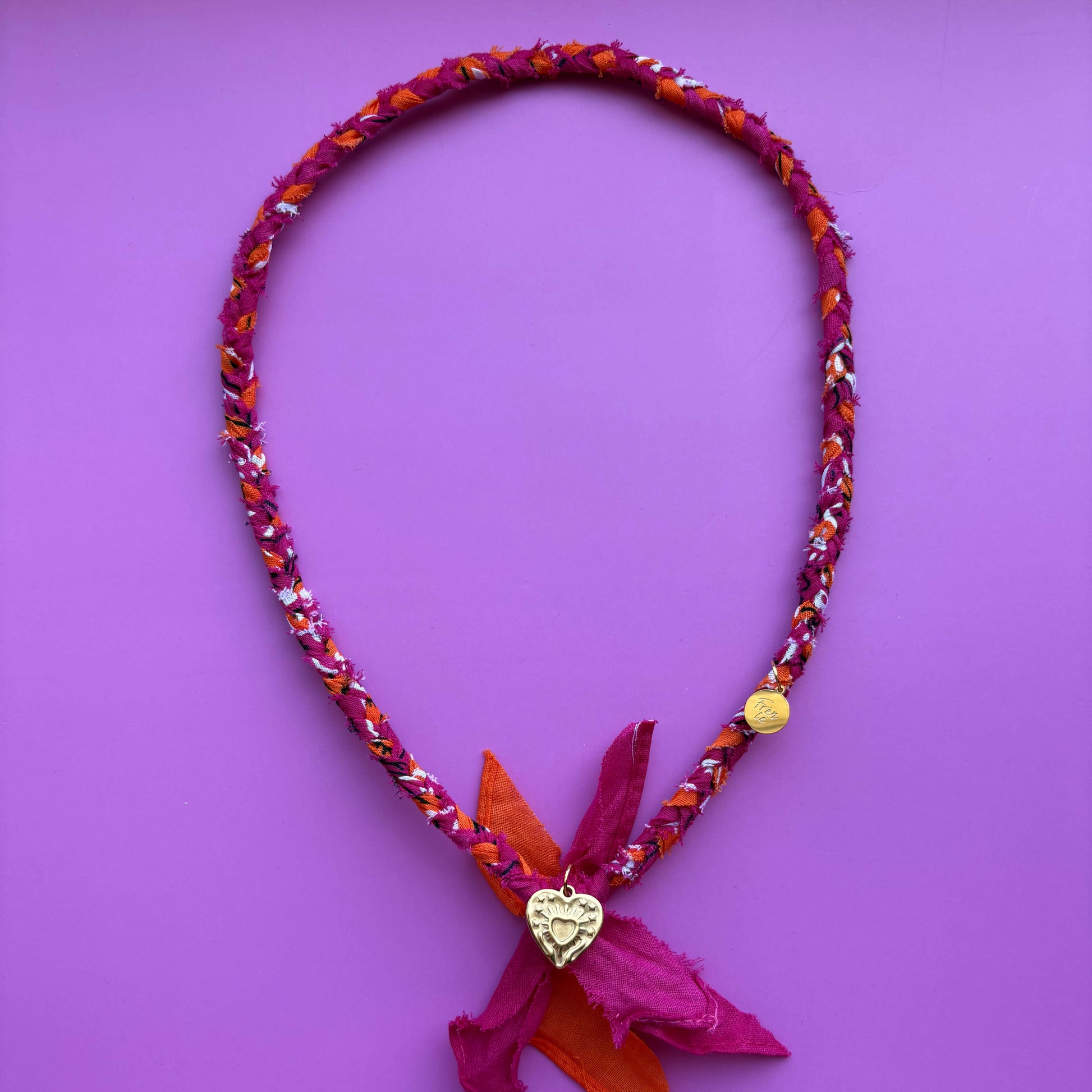 Bandana ketting fuschia gouden hartjes bedel handgemaakt 