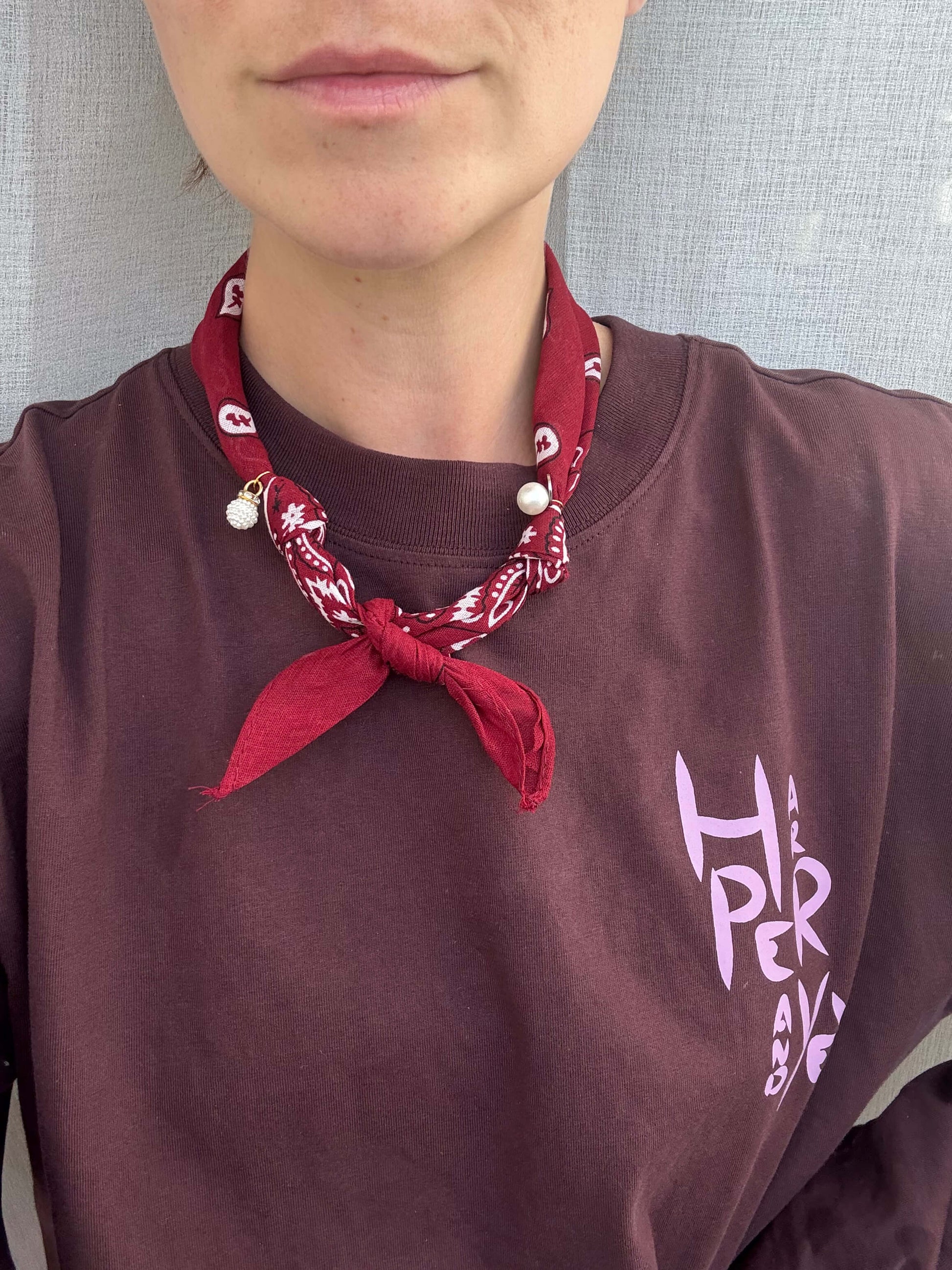 Bordeaux rood bandana sjaaltje met parels