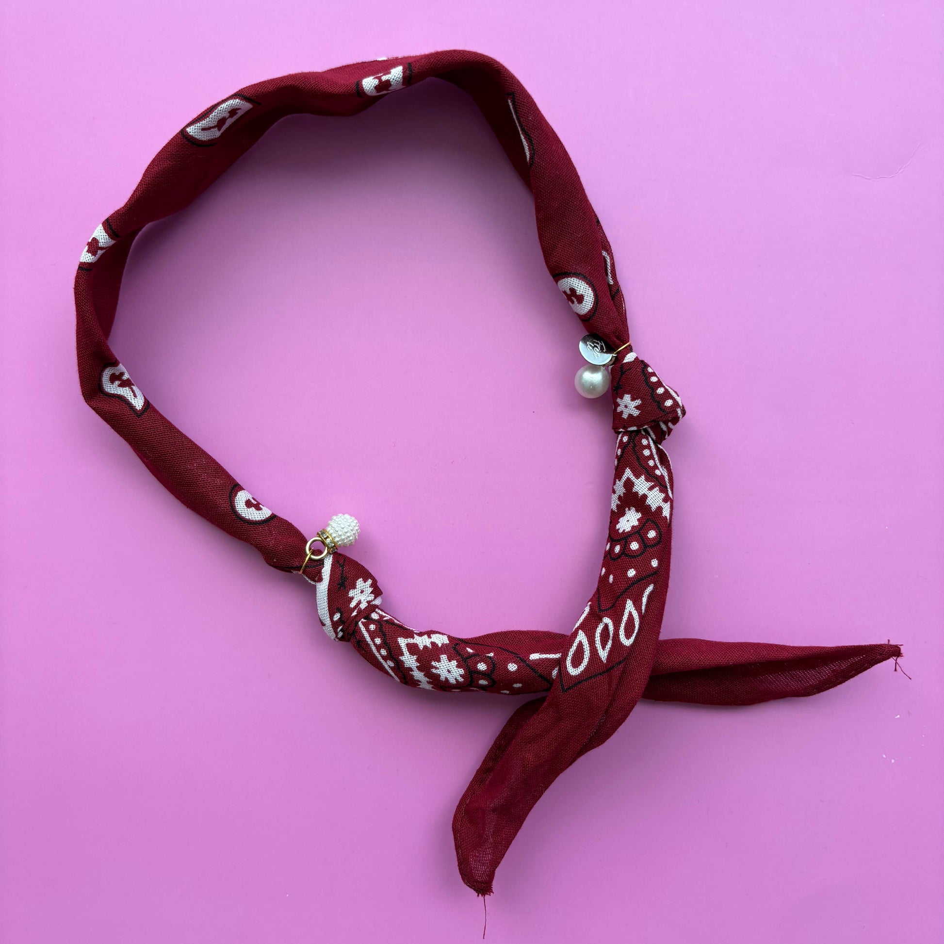 Bordeaux rode bandana sjaal met parels