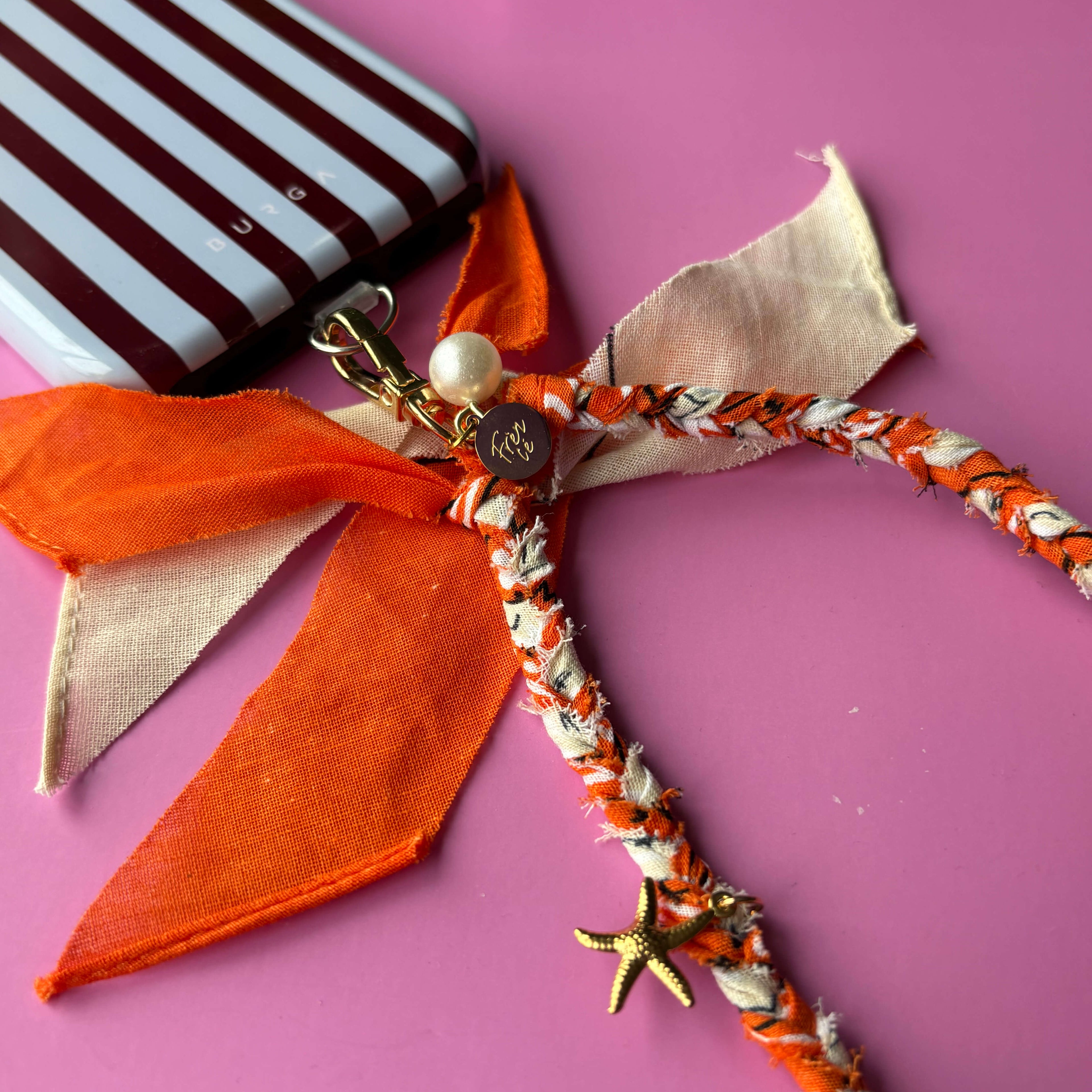 bandana telefoonkoord kort oranje beige gouden bedels parel zomer