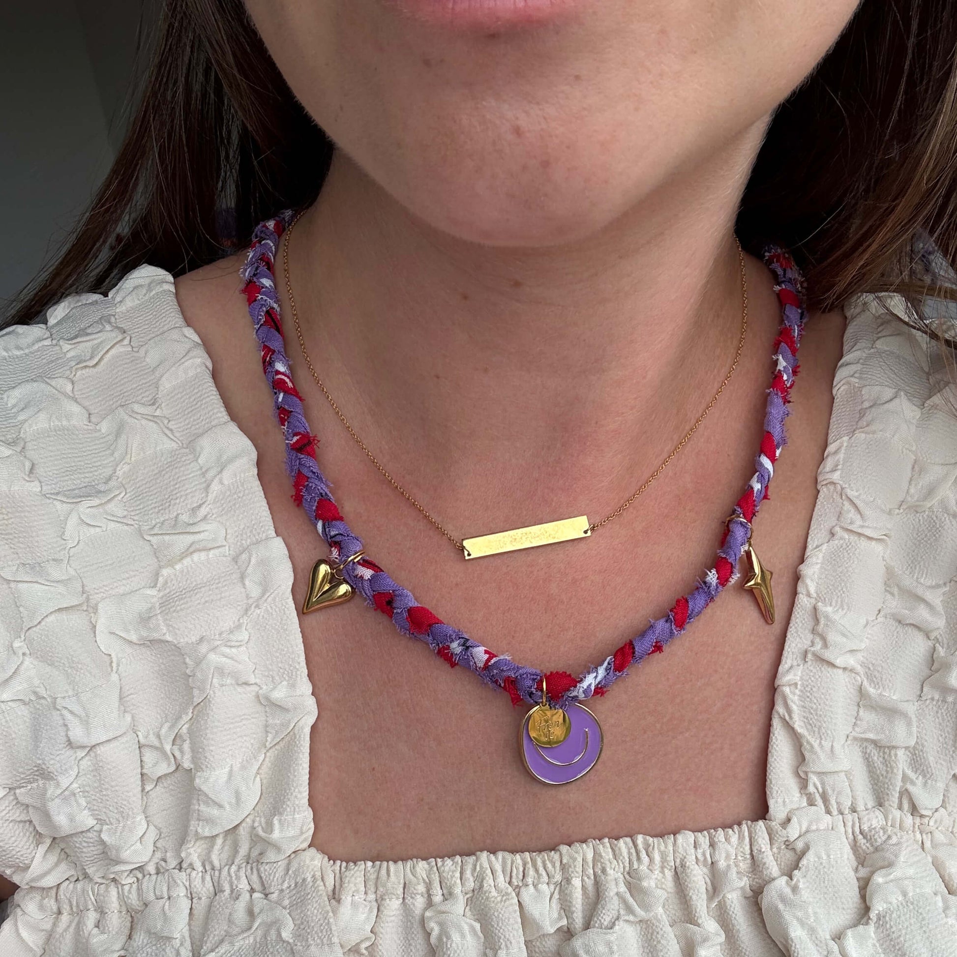 Handgemaakte bandana ketting Red & Purple met opvallende gouden bedels