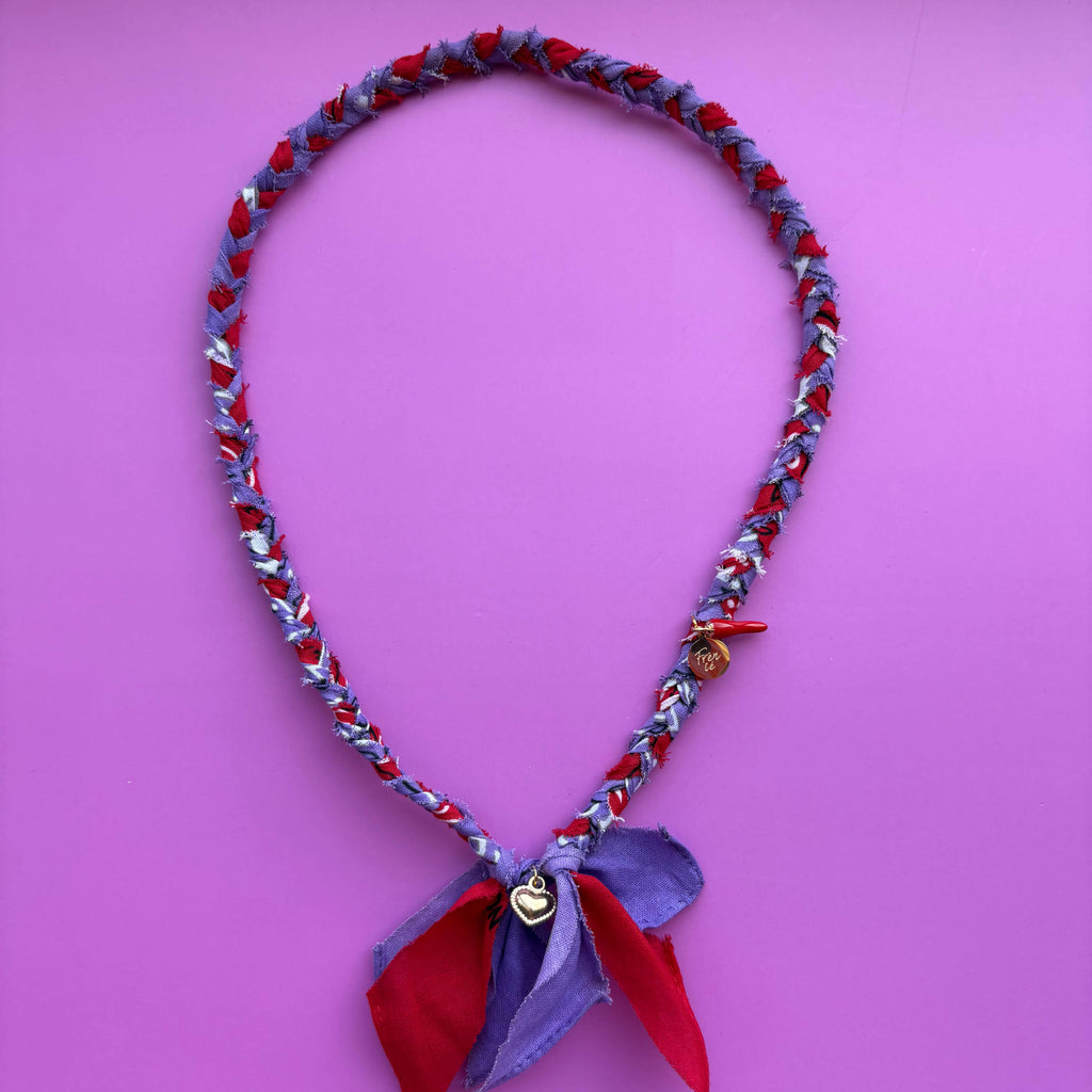 Handgemaakt ketting bandana stof 100% katoen met gouden bedels in het rood en paars