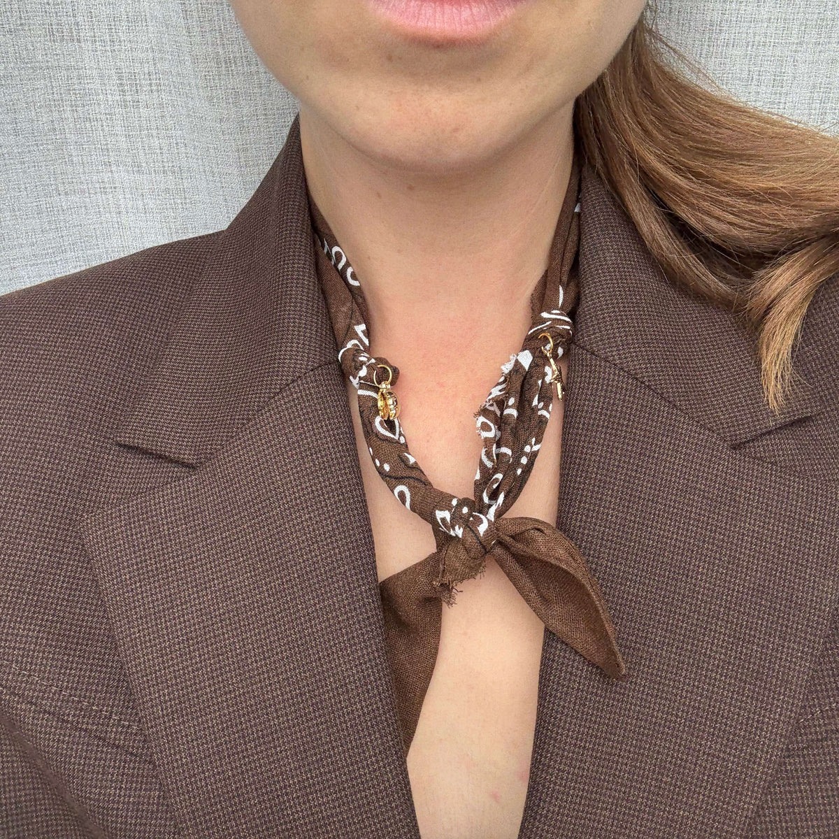 Sjaaltje bruin bandana 100% katoen met gouden bedels