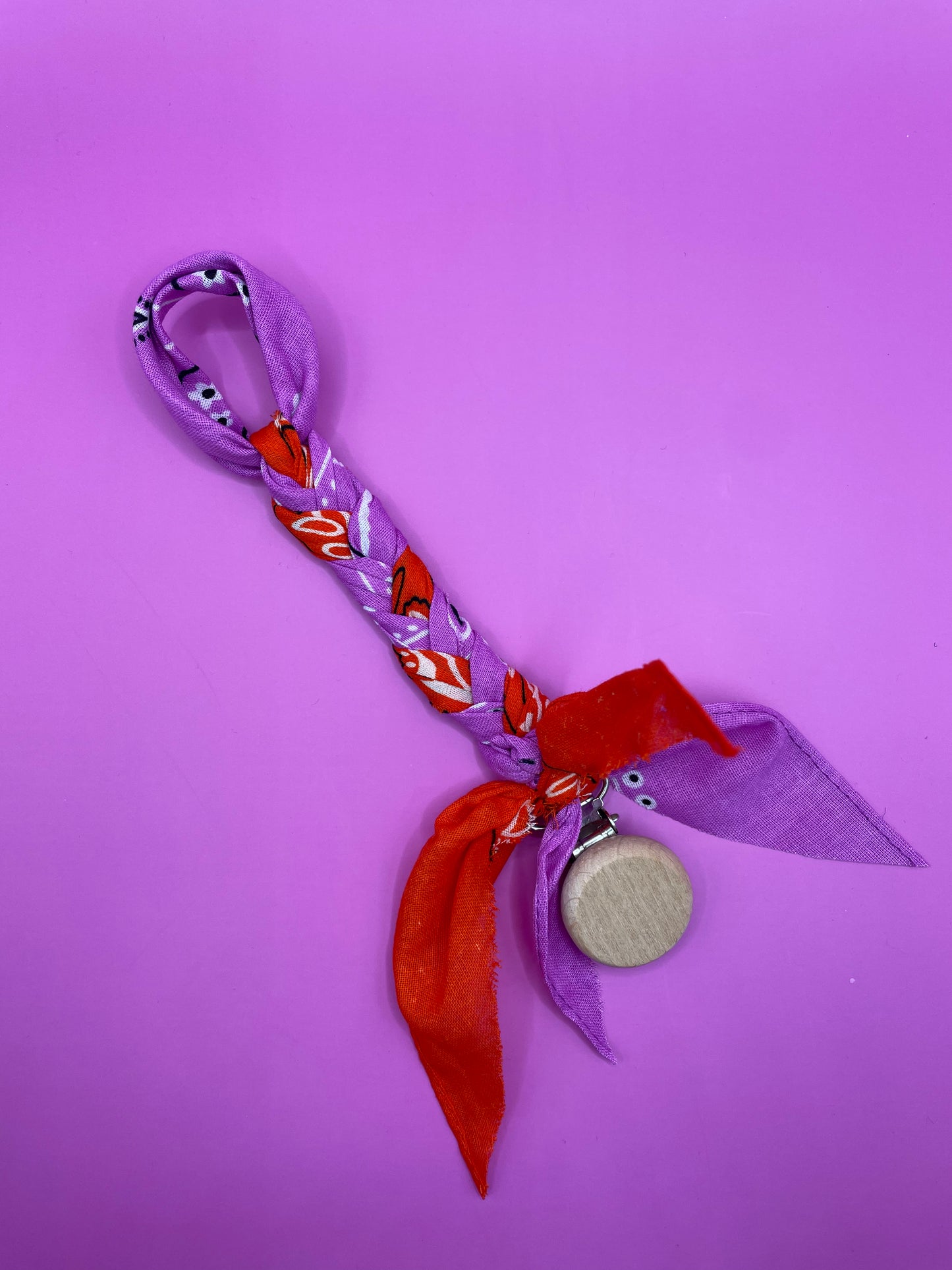 Bandana speenkoord kinderen paars met oranje en houten cbevestigingsclip
