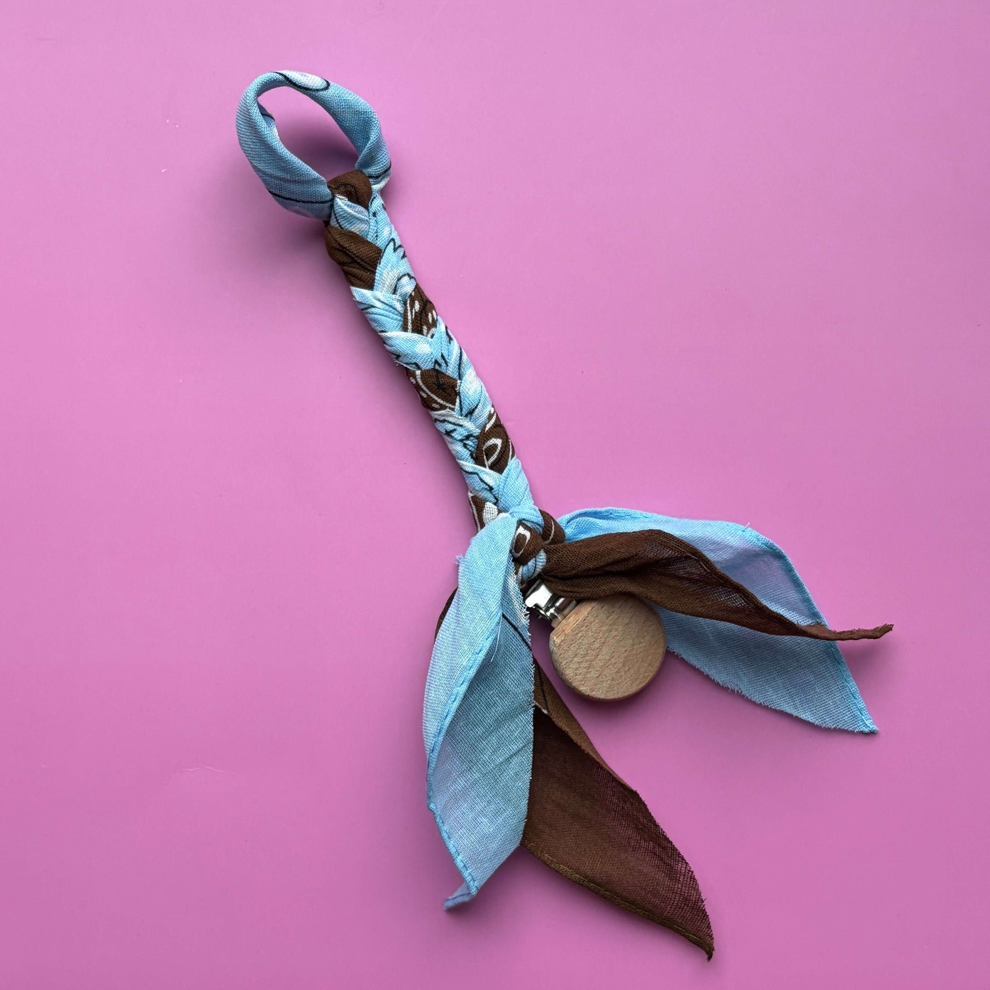 Speenkoord voor baby jongen meisje bruin blauw met houten bevestiging