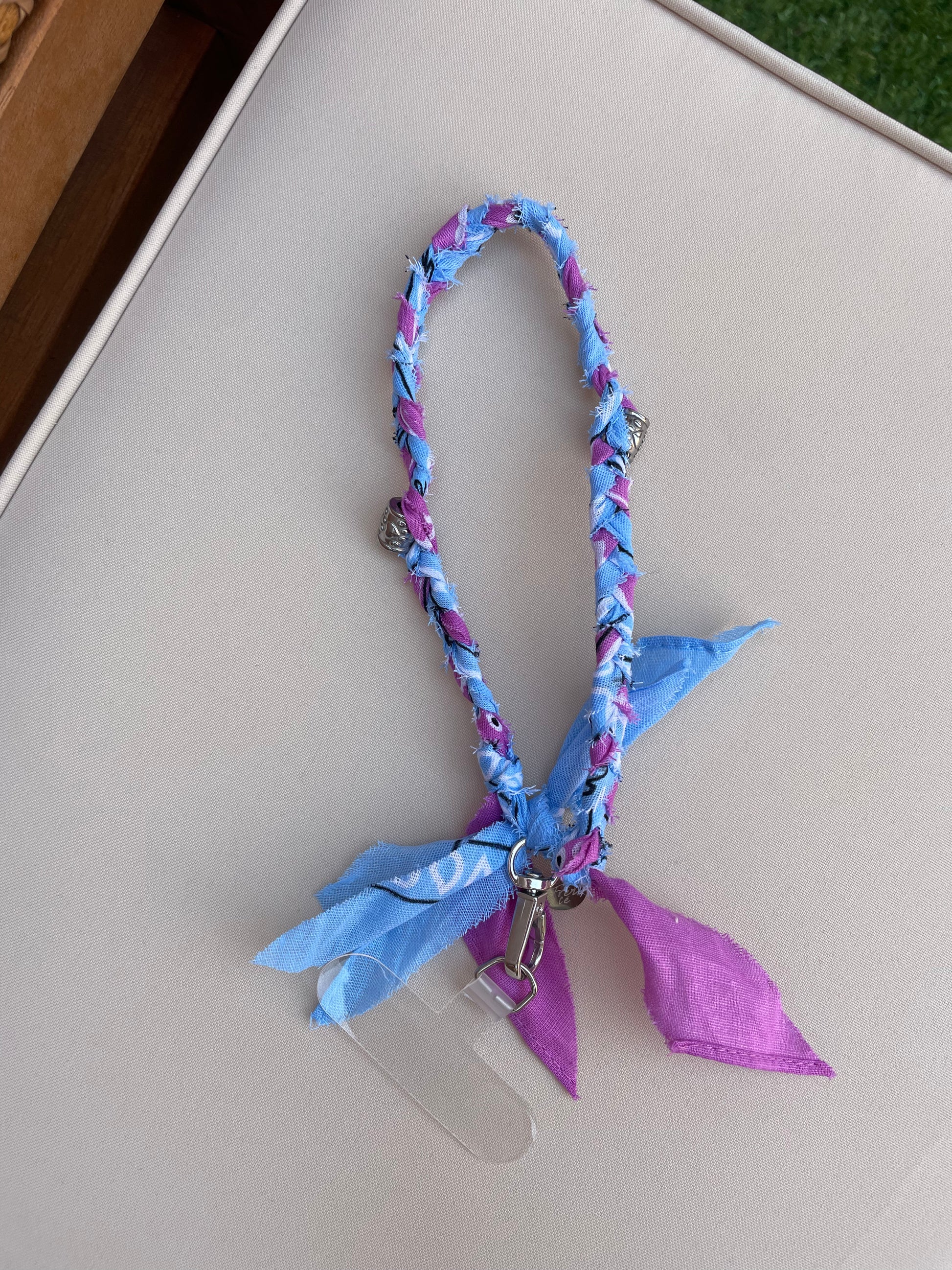 Telefoonkoord kort | The Mermaid accessoire voor je telefoon met zilveren bedels