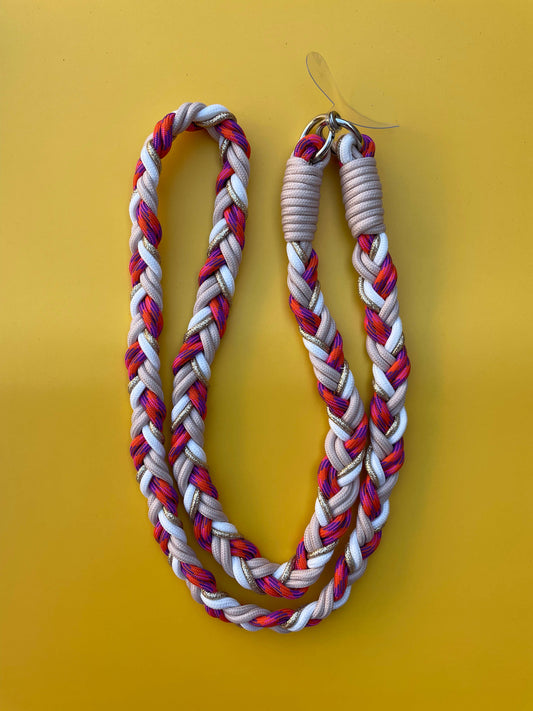 Lang telefoonkoord gevlochten ideaal voor festivals, vakanties en dagelijks gebruik, te bevestigen aan ieder gewenst hoesje.