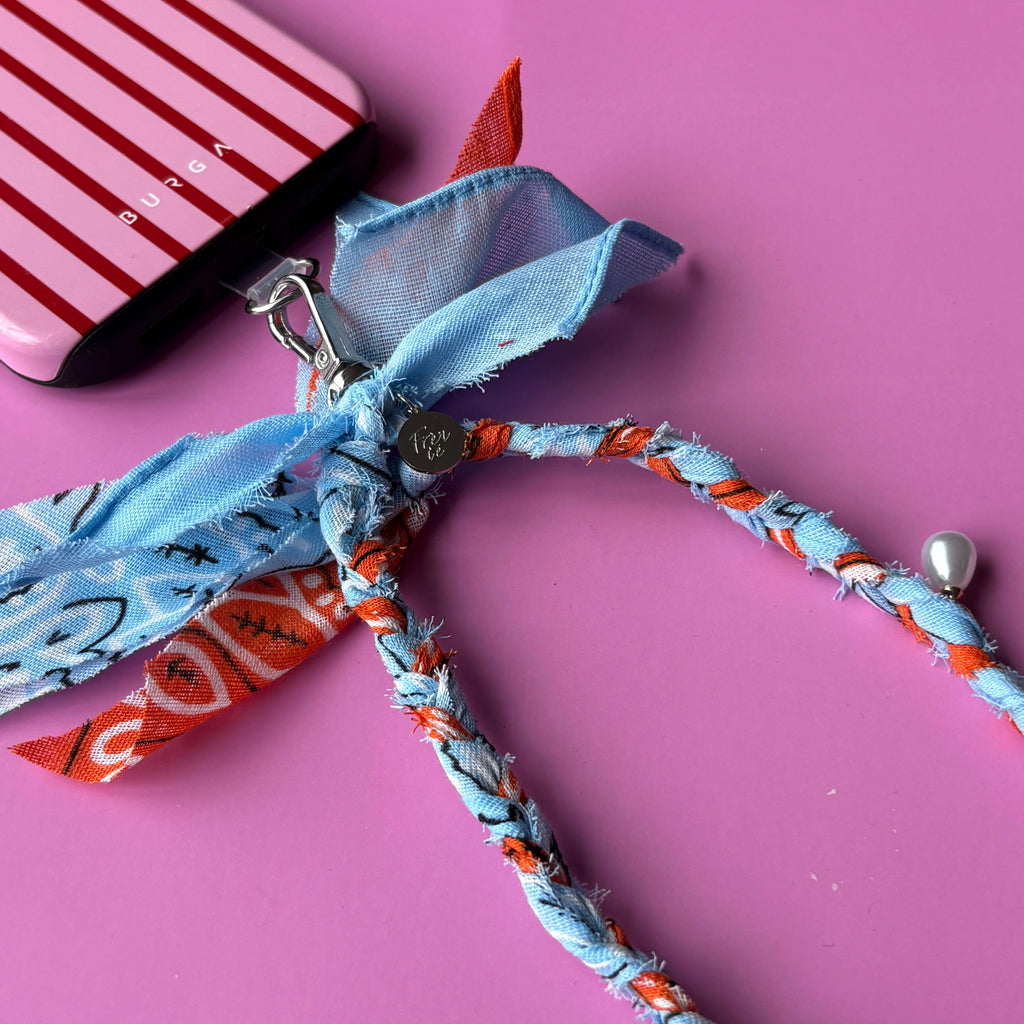 bandana telefoonkoord lichtblauw oranje parels 
